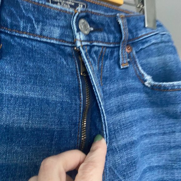ABERCROMBIE Ultra High Rise Straight Denim Size 8 - Picture 6 of 7